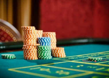link manadototo slot games and live dealer tables on mobile screen